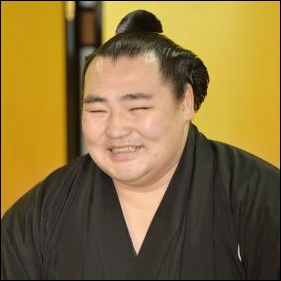 鶴竜が九州場所で優勝 身長と体重は お嫁さんがかわいい
